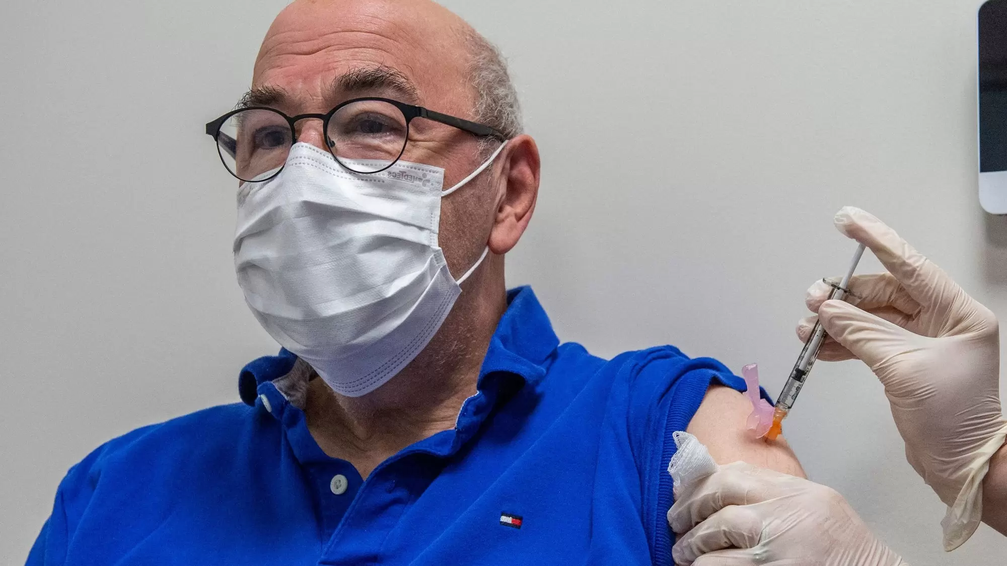 Immunocompromised Americans who had a 3rd COVID-19 shot can now get a 4th, CDC says 🙈