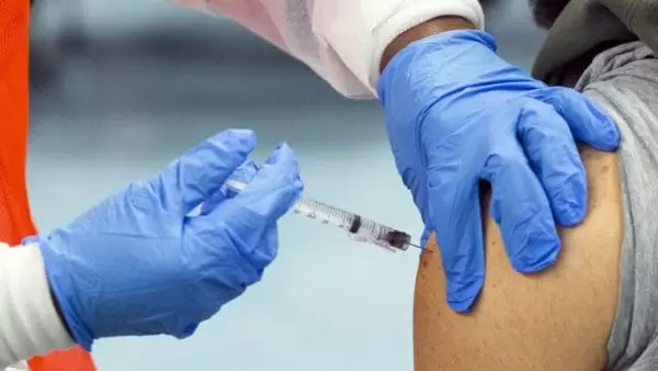 Mandatory vaccine: companies have to compensate staffers with adverse side-effects